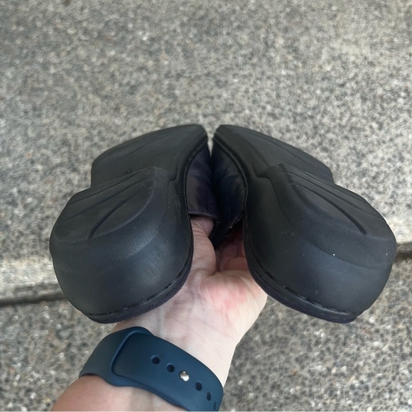 Clarks Collection Soft Cushion Slip On Sandals Women 8 Navy Leather Casual - Picture 7 of 8